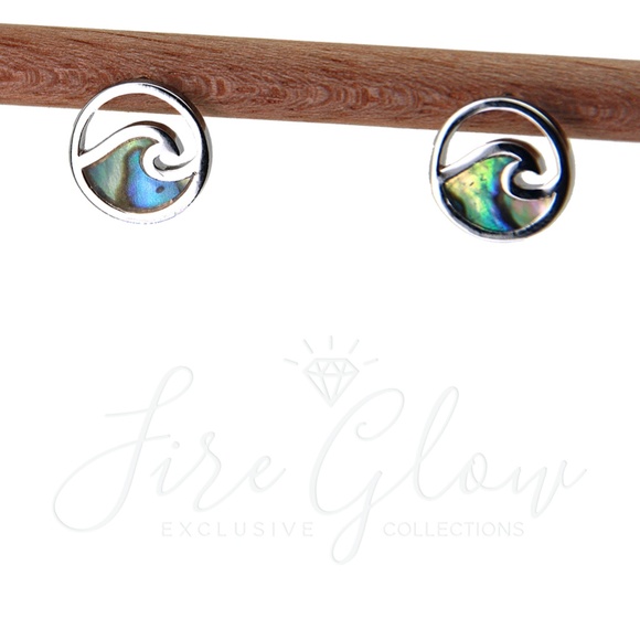 Rhodium Plated Oyster Shell Wave Earring - Picture 11 of 11